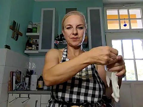 Snapshot of FrauleinSchmitt chatting on 09-29-25, 12:54 FrauleinSchmitt online show from 09-29-25, 12:54