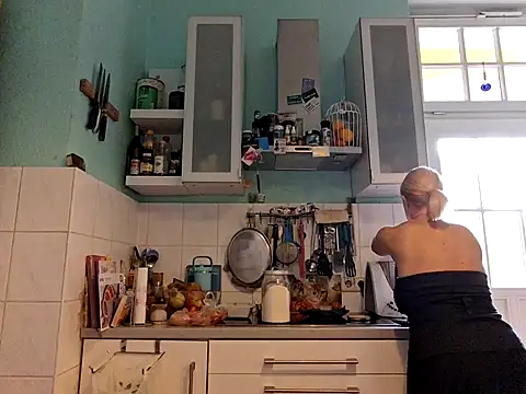 Snapshot of FrauleinSchmitt chatting on 10-06-25, 11:18 FrauleinSchmitt online show from 10-06-25, 11:18