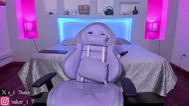 Snapshot of ViolettaBaker_ chatting on 02-14-25, 01:34 ViolettaBaker online show from 02-14-25, 01:34