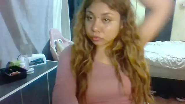 Jennxdolls online show from 12-31-24, 04:27