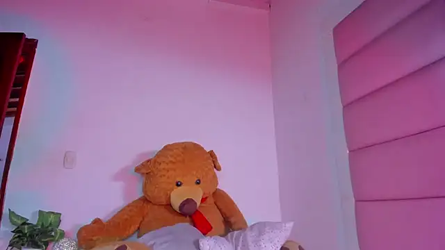 little-Emma online show from 09-13-25, 03:17