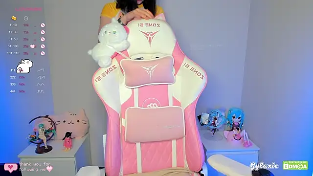 Snapshot of Gylaxie chatting on 12-06-24, 01:00 Gylaxie online show from 12-06-24, 01:00