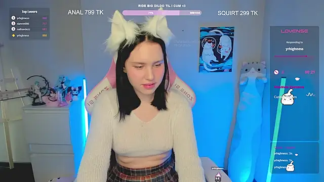 Snapshot of Gylaxie chatting on 02-15-25, 01:10 Gylaxie online show from 02-15-25, 01:10