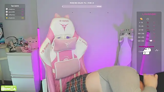 Snapshot of Gylaxie chatting on 02-16-25, 02:21 Gylaxie online show from 02-16-25, 02:21