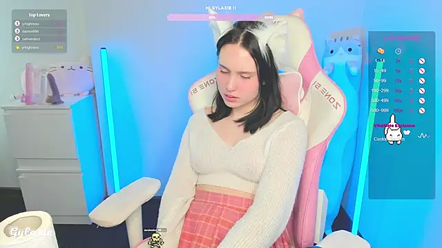 Snapshot of Gylaxie chatting on 02-28-25, 12:20 Gylaxie online show from 02-28-25, 12:20