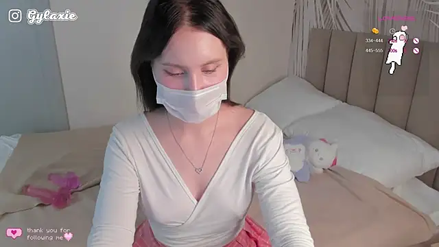 Snapshot of Gylaxie chatting on 10-07-25, 09:39 Gylaxie online show from 10-07-25, 09:39