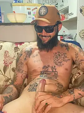 Snapshot of Leonpicudo chatting on 02-15-26, 06:04 Leonpicudo online show from 02-15-26, 06:04