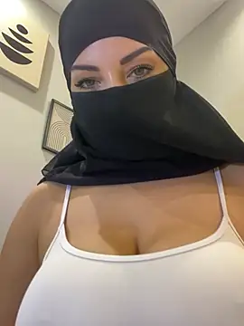 Snapshot of Amberonee31 chatting on 02-13-26, 09:11 Amberonee31 online show from 02-13-26, 09:11