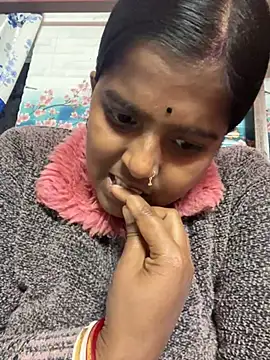 Snapshot of Beauty-queen chatting on 01-11-25, 10:40 Beauty-queen online show from 01-11-25, 10:40