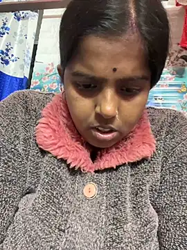 Snapshot of Beauty-queen chatting on 01-12-25, 04:40 Beauty-queen online show from 01-12-25, 04:40