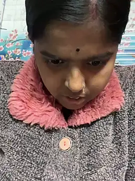 Snapshot of Beauty-queen chatting on 01-18-25, 10:49 Beauty-queen online show from 01-18-25, 10:49