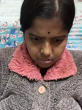 Snapshot of Beauty-queen chatting on 02-01-25, 10:15 Beauty-queen online show from 02-01-25, 10:15