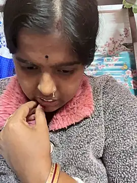 Snapshot of Beauty-queen chatting on 02-01-25, 04:33 Beauty-queen online show from 02-01-25, 04:33