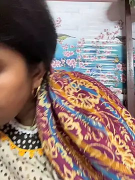 Snapshot of Beauty-queen chatting on 02-04-25, 12:44 Beauty-queen online show from 02-04-25, 12:44