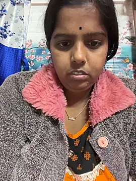 Snapshot of Beauty-queen chatting on 02-08-25, 02:16 Beauty-queen online show from 02-08-25, 02:16