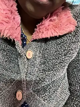 Snapshot of Beauty-queen chatting on 02-11-25, 04:02 Beauty-queen online show from 02-11-25, 04:02