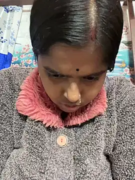 Snapshot of Beauty-queen chatting on 02-16-25, 10:10 Beauty-queen online show from 02-16-25, 10:10