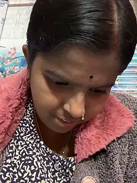 Snapshot of Beauty-queen chatting on 02-17-25, 01:21 Beauty-queen online show from 02-17-25, 01:21