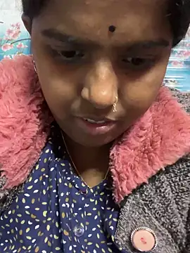 Snapshot of Beauty-queen chatting on 02-18-25, 01:11 Beauty-queen online show from 02-18-25, 01:11