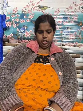 Snapshot of Beauty-queen chatting on 02-19-25, 03:27 Beauty-queen online show from 02-19-25, 03:27