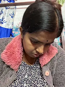 Snapshot of Beauty-queen chatting on 02-21-25, 11:01 Beauty-queen online show from 02-21-25, 11:01