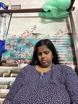 Snapshot of Beauty-queen chatting on 03-06-25, 10:20 Beauty-queen online show from 03-06-25, 10:20