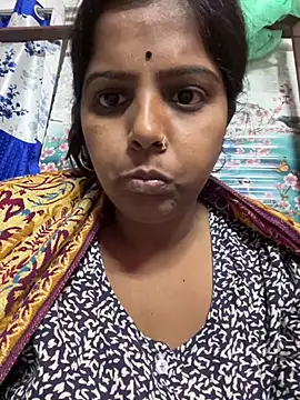 Snapshot of Beauty-queen chatting on 03-09-25, 05:17 Beauty-queen online show from 03-09-25, 05:17