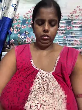 Snapshot of Beauty-queen chatting on 09-21-25, 11:45 Beauty-queen online show from 09-21-25, 11:45