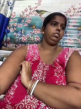 Snapshot of Beauty-queen chatting on 09-22-25, 10:06 Beauty-queen online show from 09-22-25, 10:06