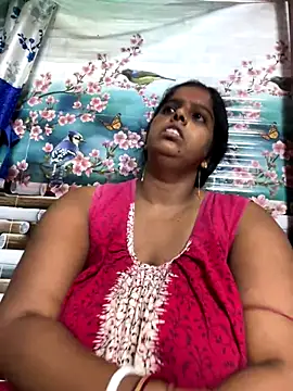 Snapshot of Beauty-queen chatting on 09-23-25, 10:40 Beauty-queen online show from 09-23-25, 10:40