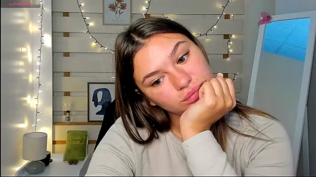 Josephine Kiss online show from 10-04-25, 12:47