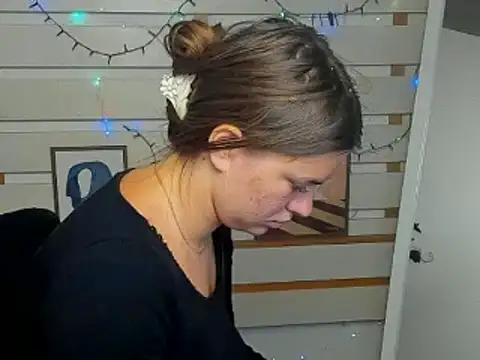Snapshot of Josephine_Kiss chatting on 06-19-26, 01:04 Josephine Kiss online show from 06-19-26, 01:04