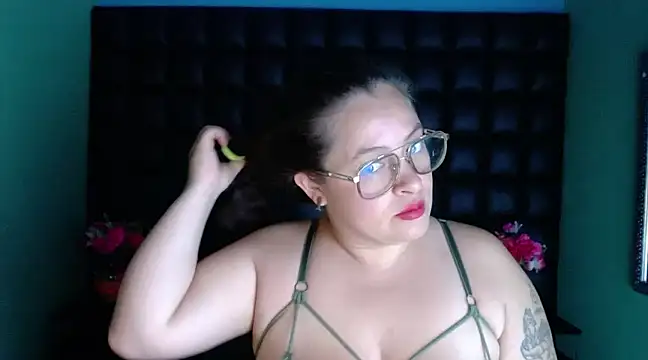 SaraThomso online show from 12-04-24, 02:53