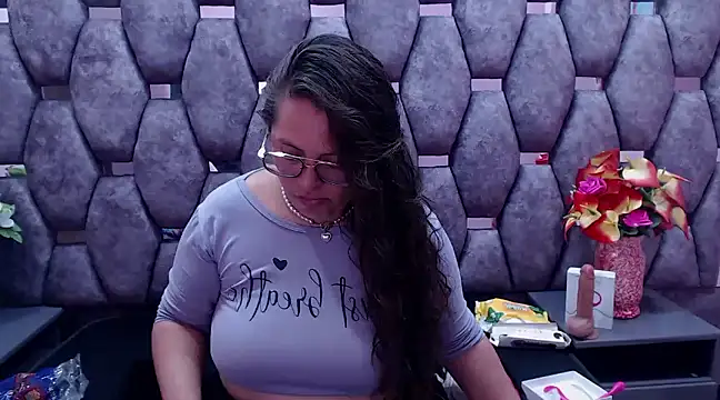 SaraThomso online show from 12-15-24, 03:02