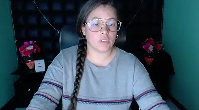 SaraThomso online show from 12-28-24, 05:55