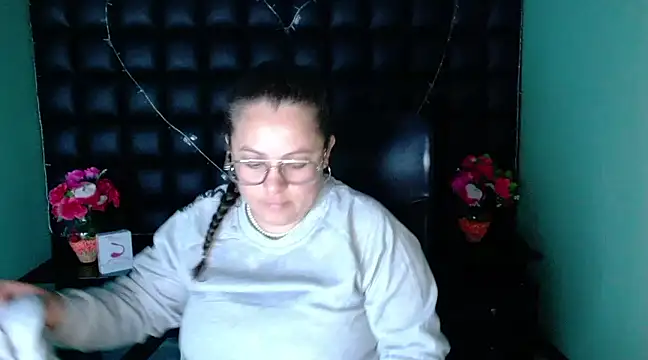 SaraThomso online show from 12-31-24, 03:01