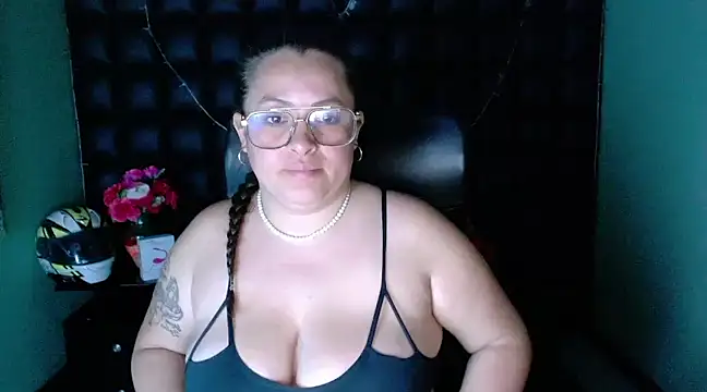 SaraThomso online show from 12-31-24, 09:10