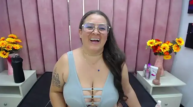 SaraThomso online show from 01-28-25, 06:05