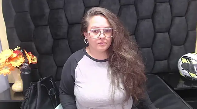 SaraThomso online show from 01-30-25, 02:49