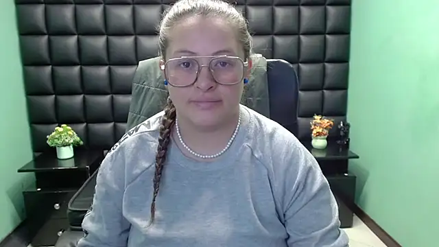 SaraThomso online show from 02-21-25, 03:01