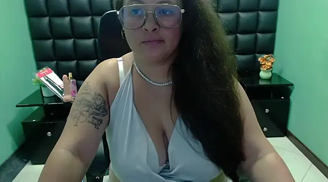 SaraThomso online show from 03-23-25, 06:16