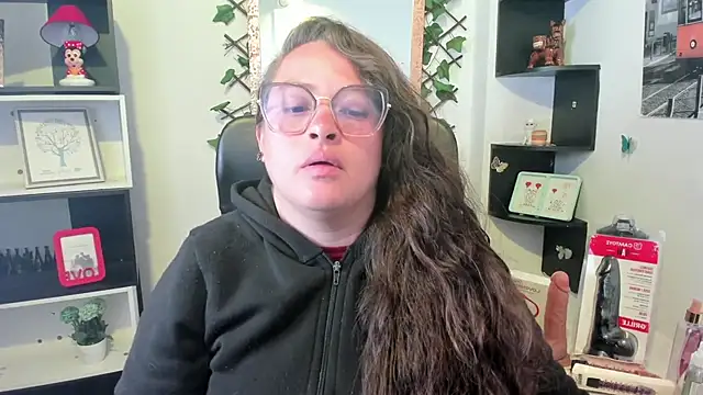 SaraThomso online show from 10-04-25, 03:37