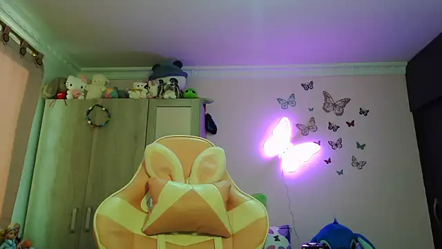 caroline jonson online show from 05-12-26, 01:41