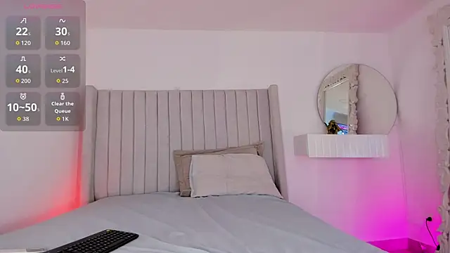 Shelynna azzul online show from 04-24-26, 08:44