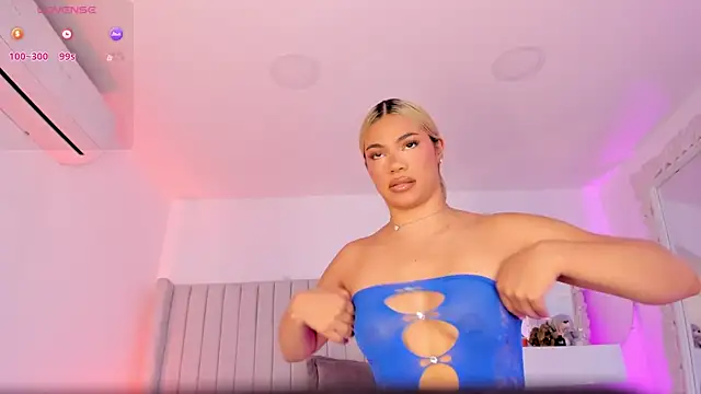 Shelynna azzul online show from 05-17-26, 11:28