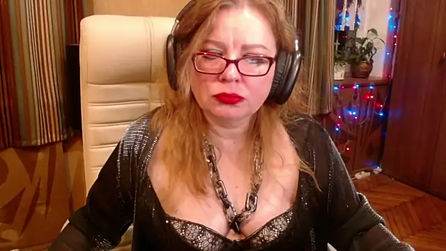 Snapshot of Miss_Tress chatting on 11-15-25, 11:21 Miss Tress online show from 11-15-25, 11:21