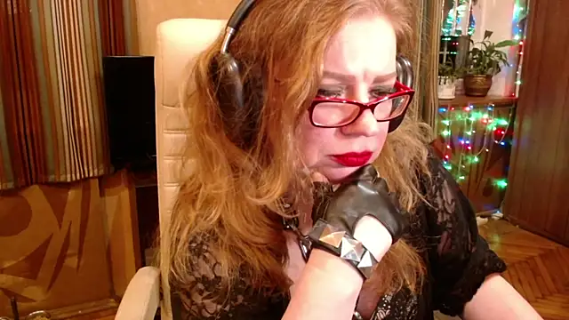 Snapshot of Miss_Tress chatting on 11-23-25, 09:58 Miss Tress online show from 11-23-25, 09:58