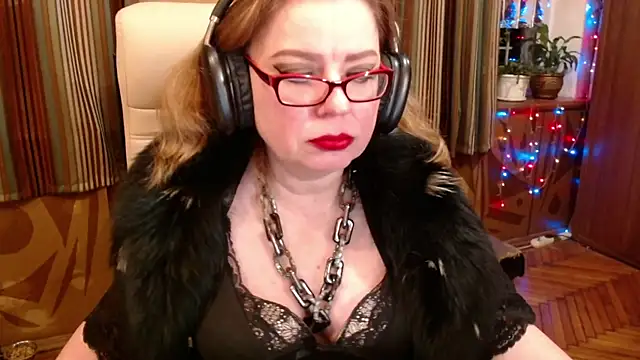 Snapshot of Miss_Tress chatting on 12-14-25, 10:36 Miss Tress online show from 12-14-25, 10:36