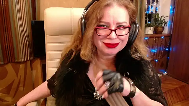 Snapshot of Miss_Tress chatting on 12-20-25, 09:44 Miss Tress online show from 12-20-25, 09:44