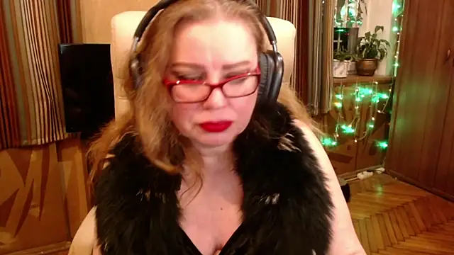 Snapshot of Miss_Tress chatting on 02-25-26, 10:08 Miss Tress online show from 02-25-26, 10:08